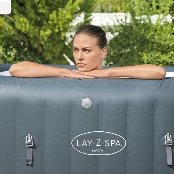 Bestway Lay-Z-Spa - Hawaii Hydrojet Pro - 1.8m x 1.8m x 71cm for 4-6 people - 60031 Bestway Lay-Z-Spa - Hawaii Hydrojet Pro - 1.8m x 1.8m x 71cm for 4-6 people - 60031