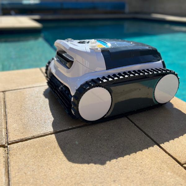 PoolBot B300 Cordless Robotic Pool Cleaner PoolBot B300 Cordless Robotic Pool Cleaner