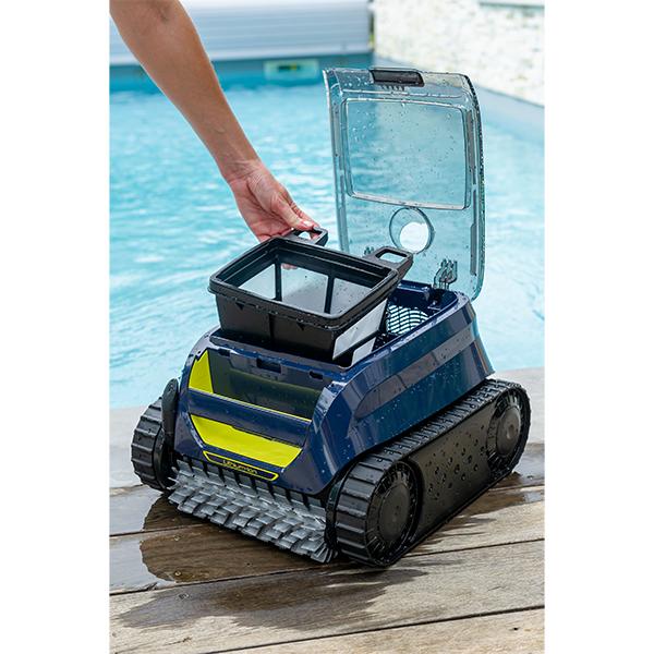 Zodiac FreeRider FR800 IQ Cordless Robotic Pool Cleaner Zodiac FreeRider FR800 IQ Cordless Robotic Pool Cleaner